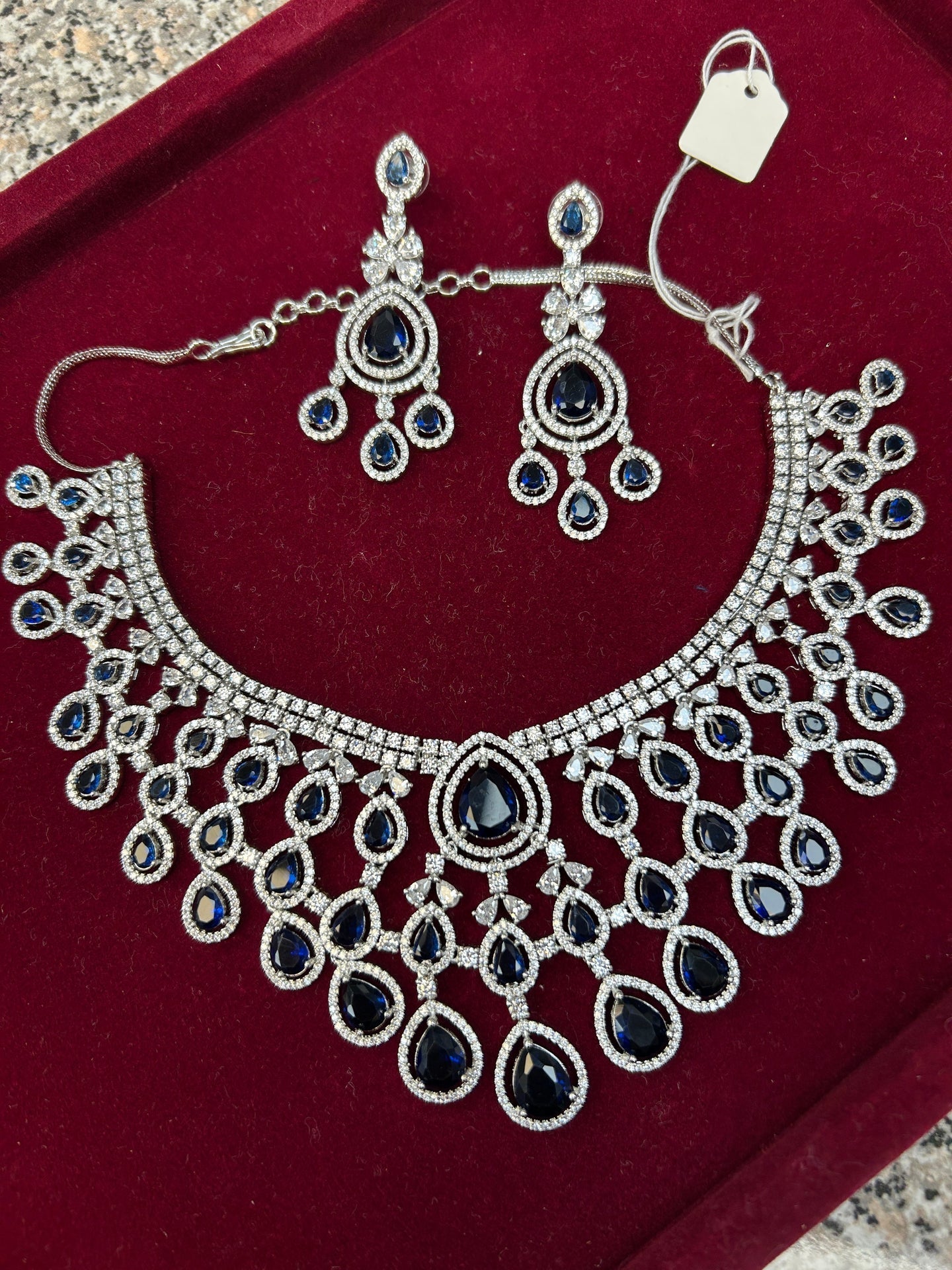AD necklace set