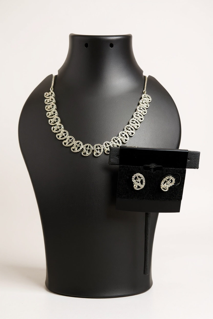 Lightweight silver look necklace set : AD STONE