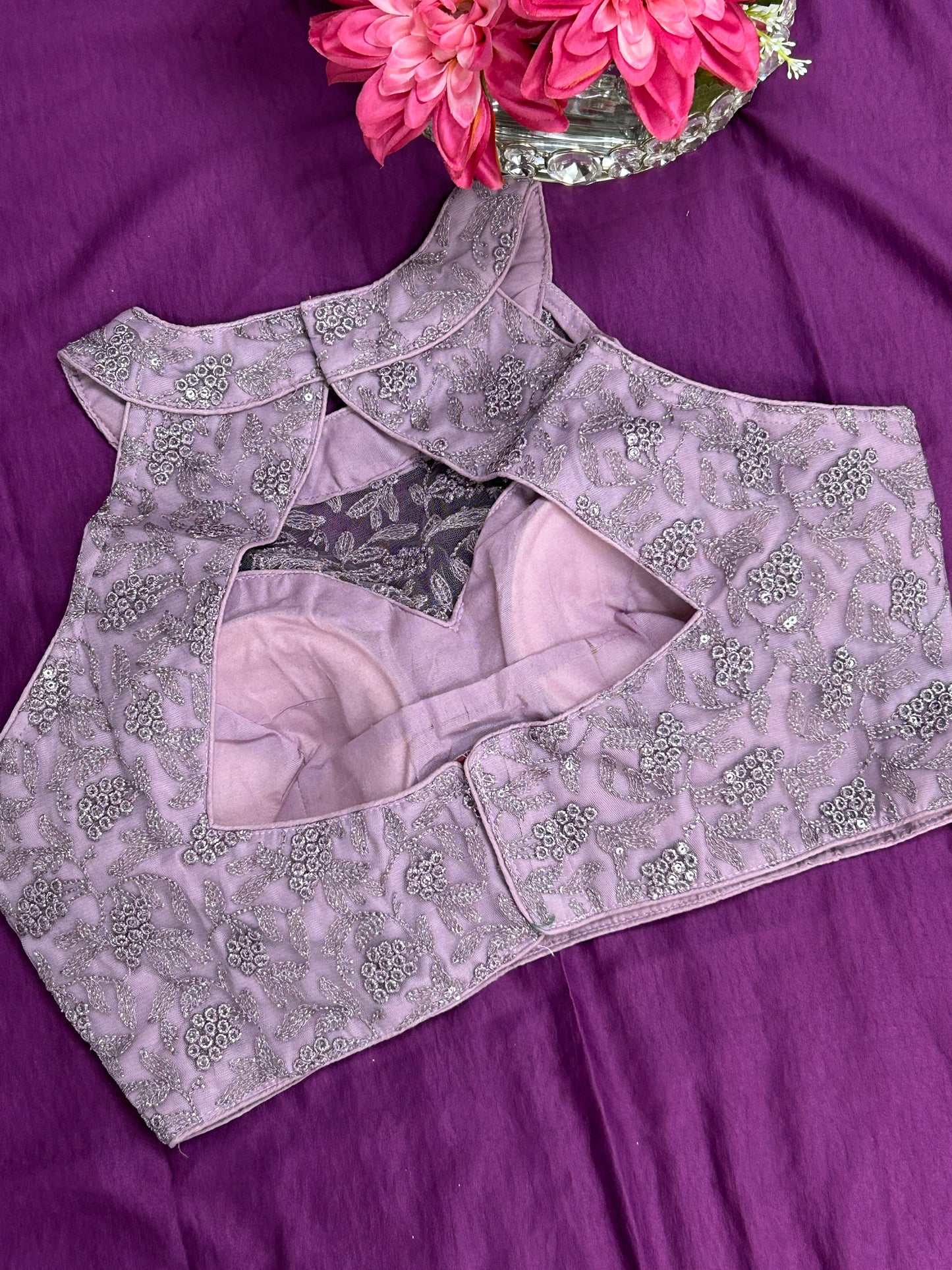 Onion pink : Halter neck embroidered blouse
