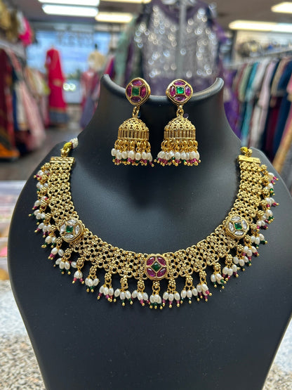Gold polished necklace set
