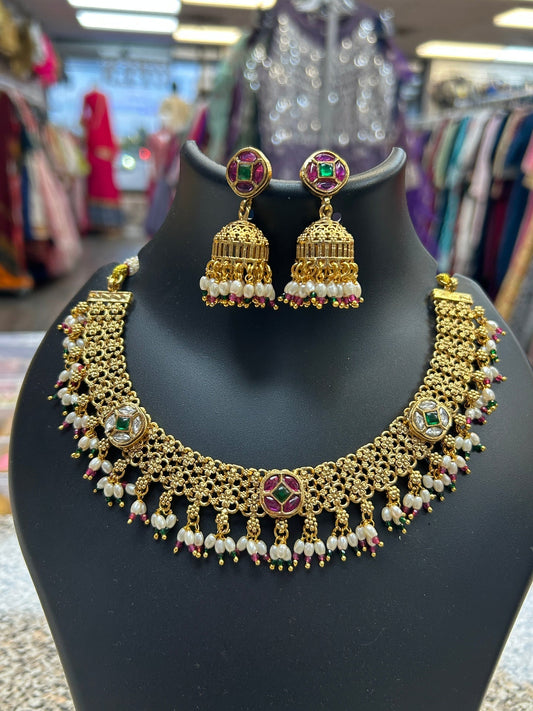 Gold polished necklace set